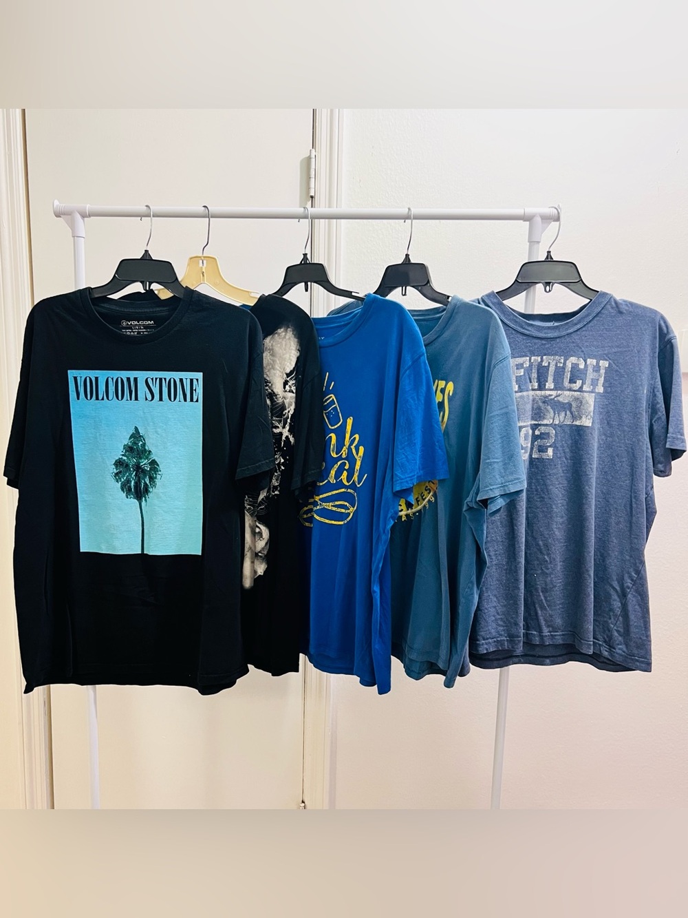 Men’s Graphic T-Shirt Bundle — 5 Pc Lot — Size L/XL